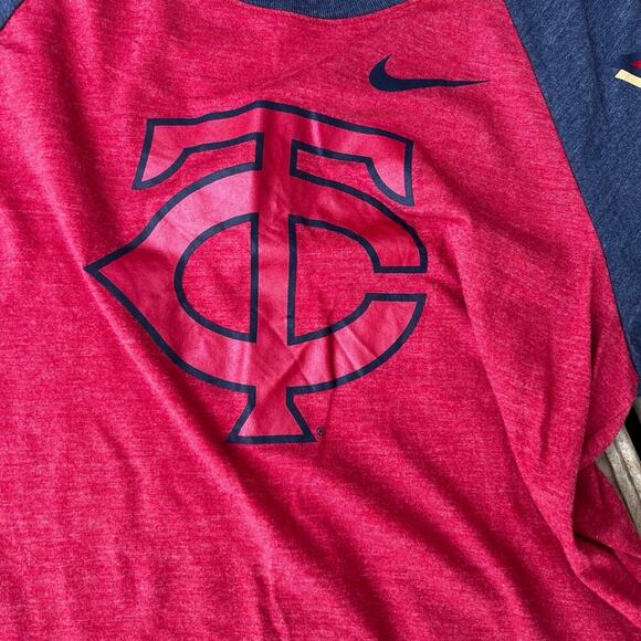 Nike women’s size M, Twins T-shirt 3/4 sleeve, crew neck - Picture 2 of 6